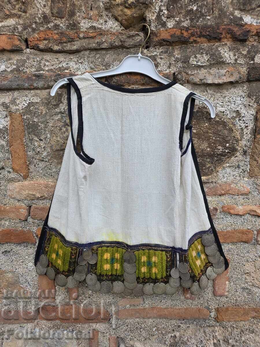 Vesta din costum popular feminin, împodobită cu bani de argint Vesta din costum popular feminin, împodobită cu bani de argint