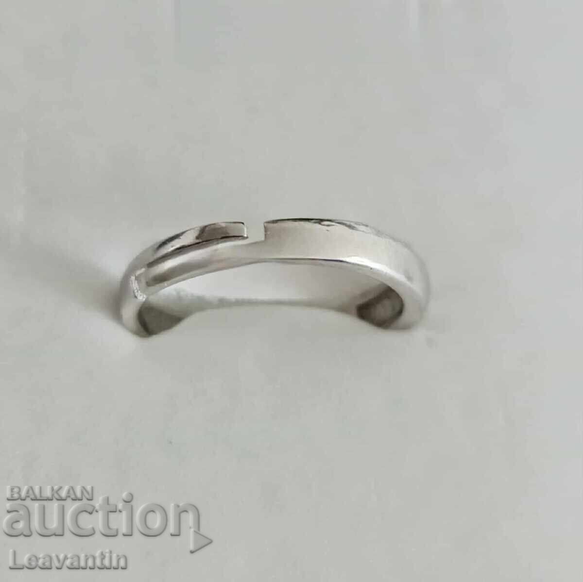 Ασημένιο δαχτυλίδι με ζιργκόν με τιμή 56.00 BGN | € 28.63 Ασημένιο δαχτυλίδι με ζιργκόν με τιμή 56.00 BGN | € 28.63