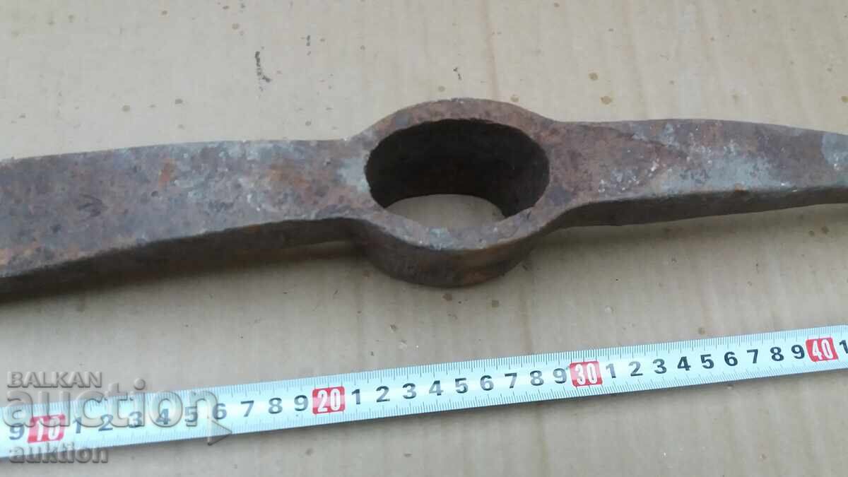 Auction  EXCELLENT SOLID PICKAXE - TOOL