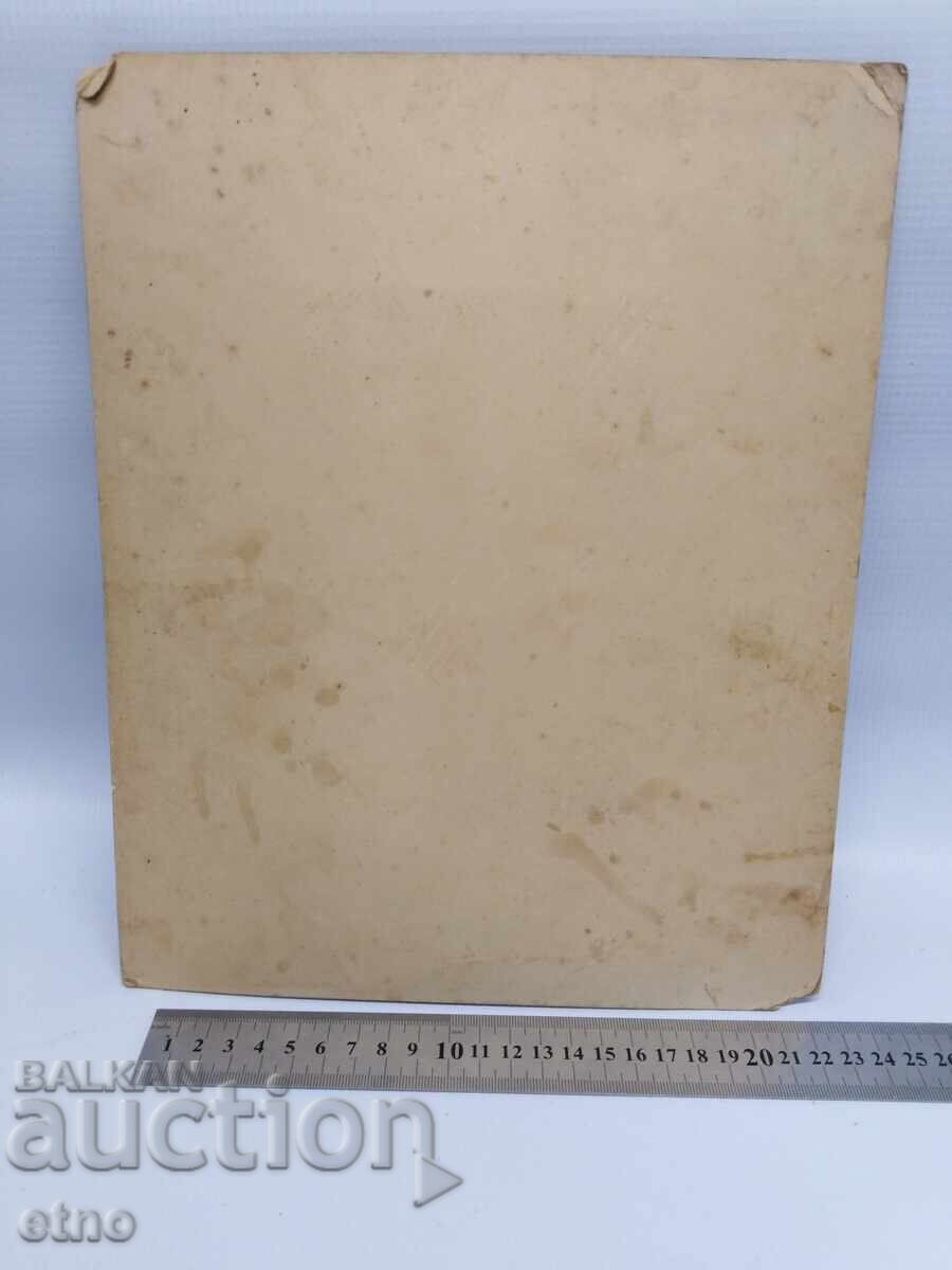 Livrarea ETROPOLE, FOTOGRAFIE REGALĂ PE CARTON Livrarea ETROPOLE, FOTOGRAFIE REGALĂ PE CARTON