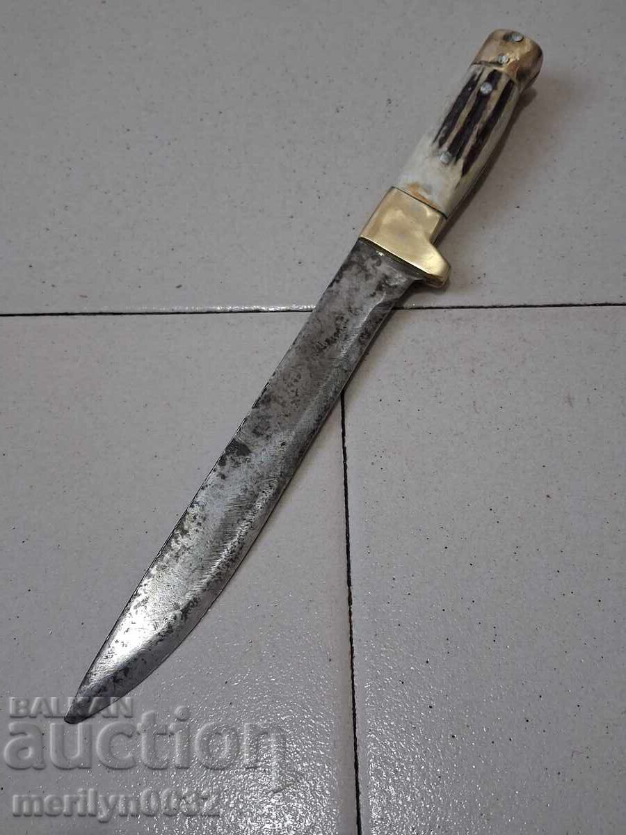 Ловен нож без кания с чирени от еленов рог