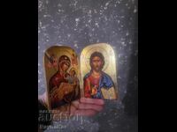 Plachetă cu sculptură în lemn la exterior și două icoane în interior