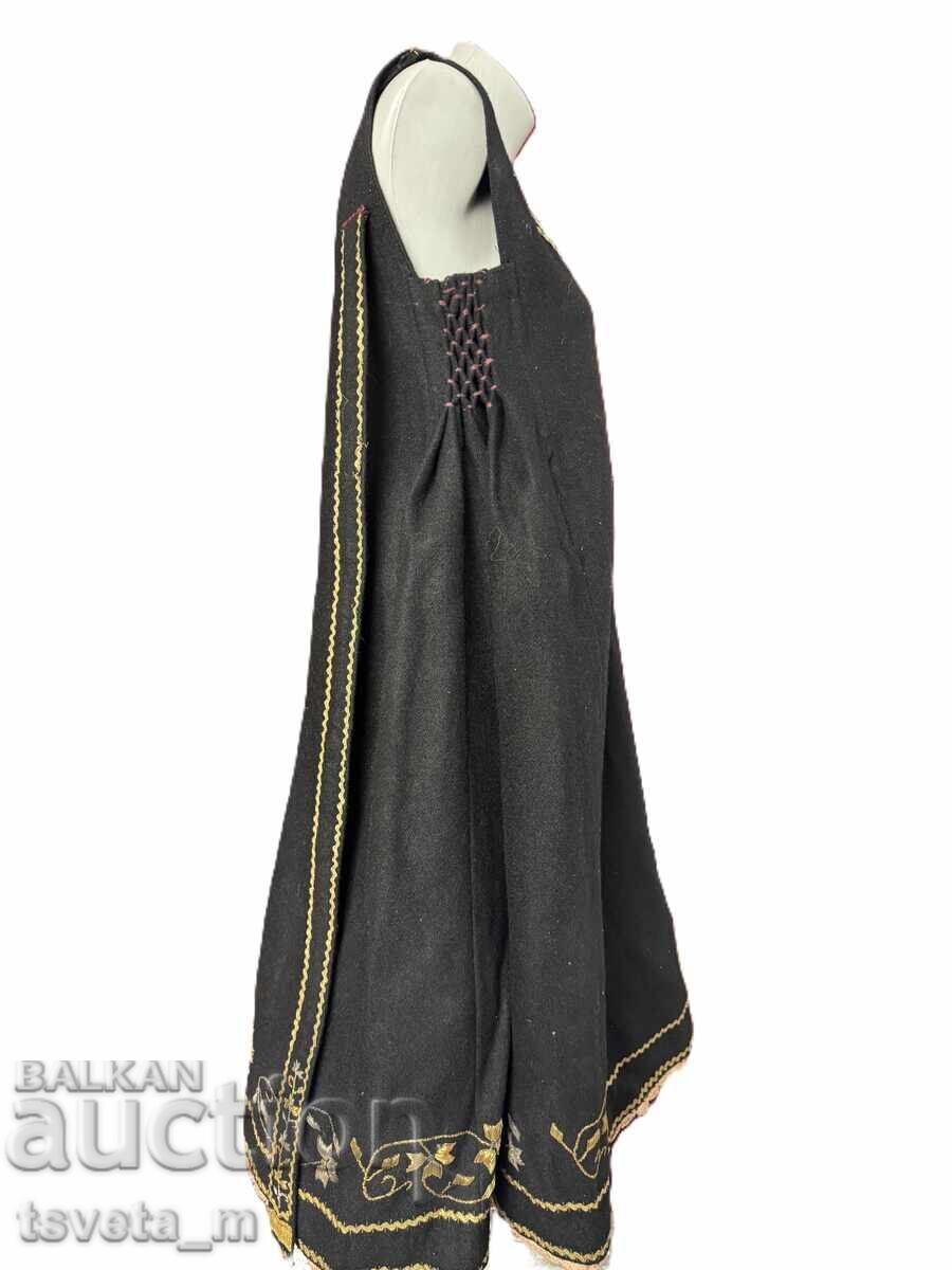 Δημοπρασία Γυναικείο μάλλινο σουκμάν με ουρές και σίρμα, παραδοσιακή φορεσιά