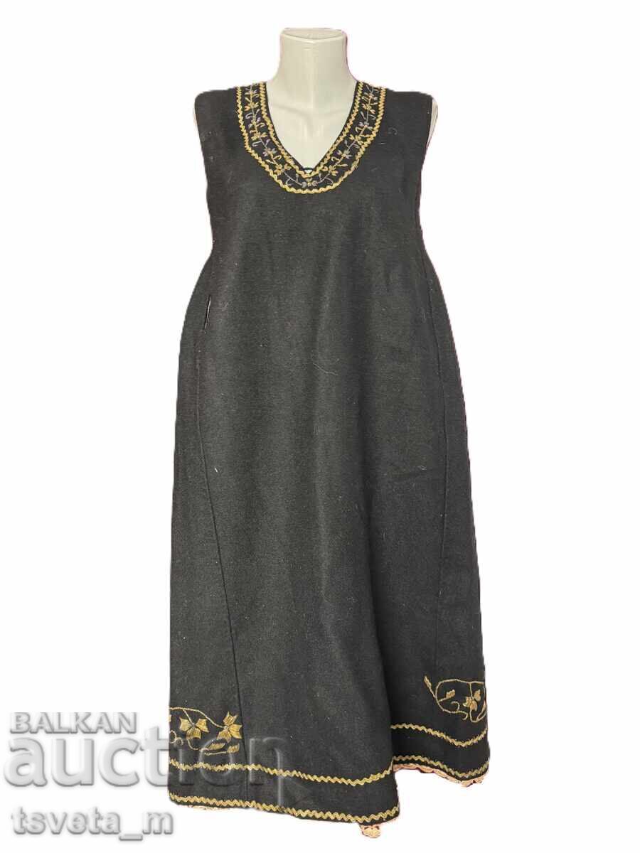 Γυναικείο μάλλινο σουκμάν με ουρές και σίρμα, παραδοσιακή φορεσιά