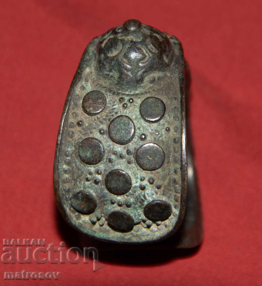 Delivery of Old traditional bronze bracelet jewelry slingshot