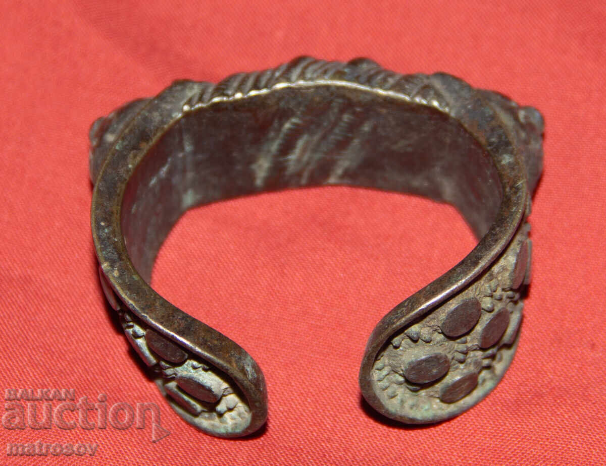 Old traditional bronze bracelet jewelry slingshot - 5