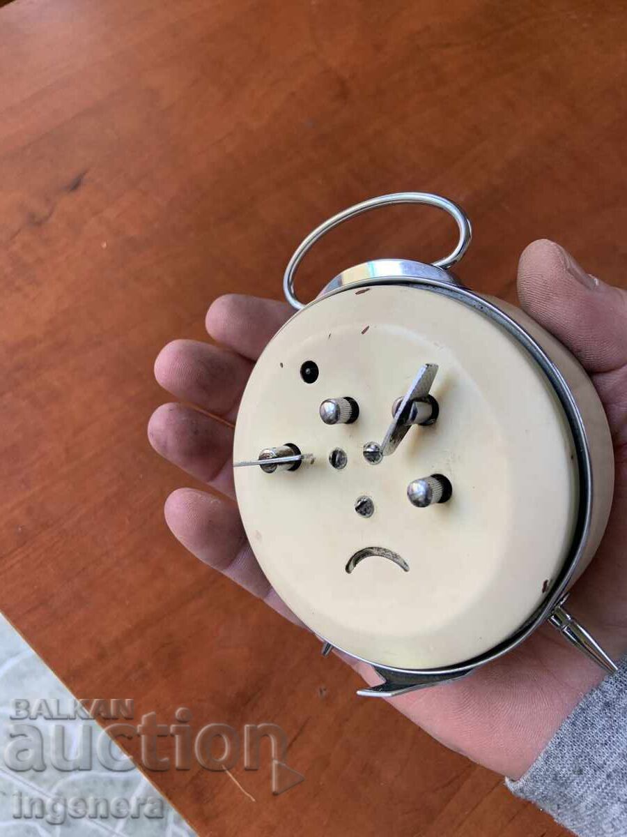 Delivery of TABLE CLOCK ALARM CLOCK MECHANICAL WORKS RINGS