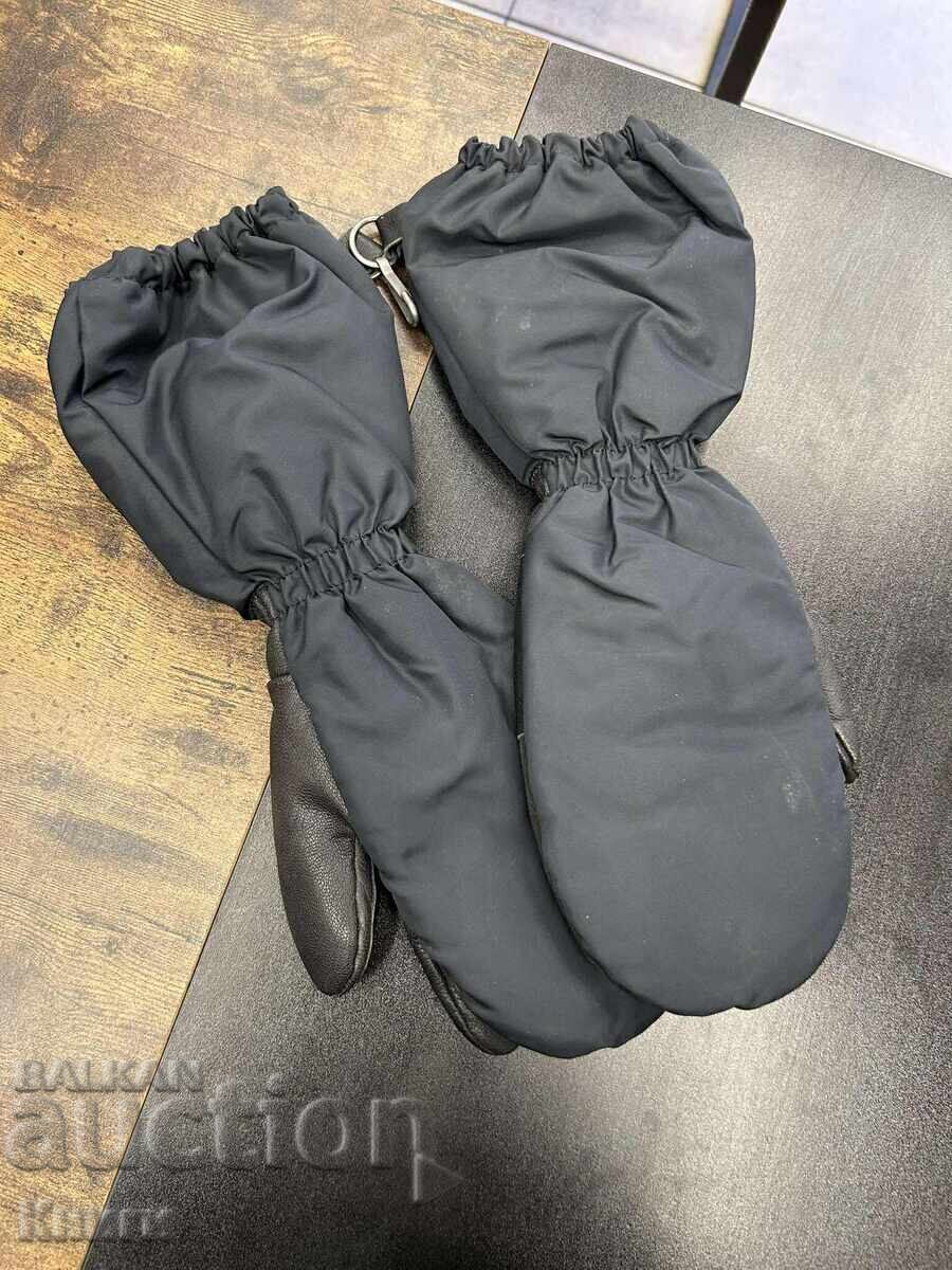 Χειμερινά γάντια με τιμή 30.00 BGN | € 15.34