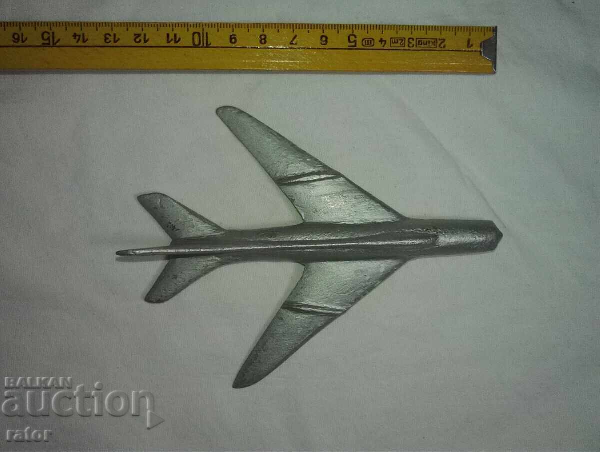 Foarte vechi avion metalic, avion cu preț 13.99 BGN | € 7.15