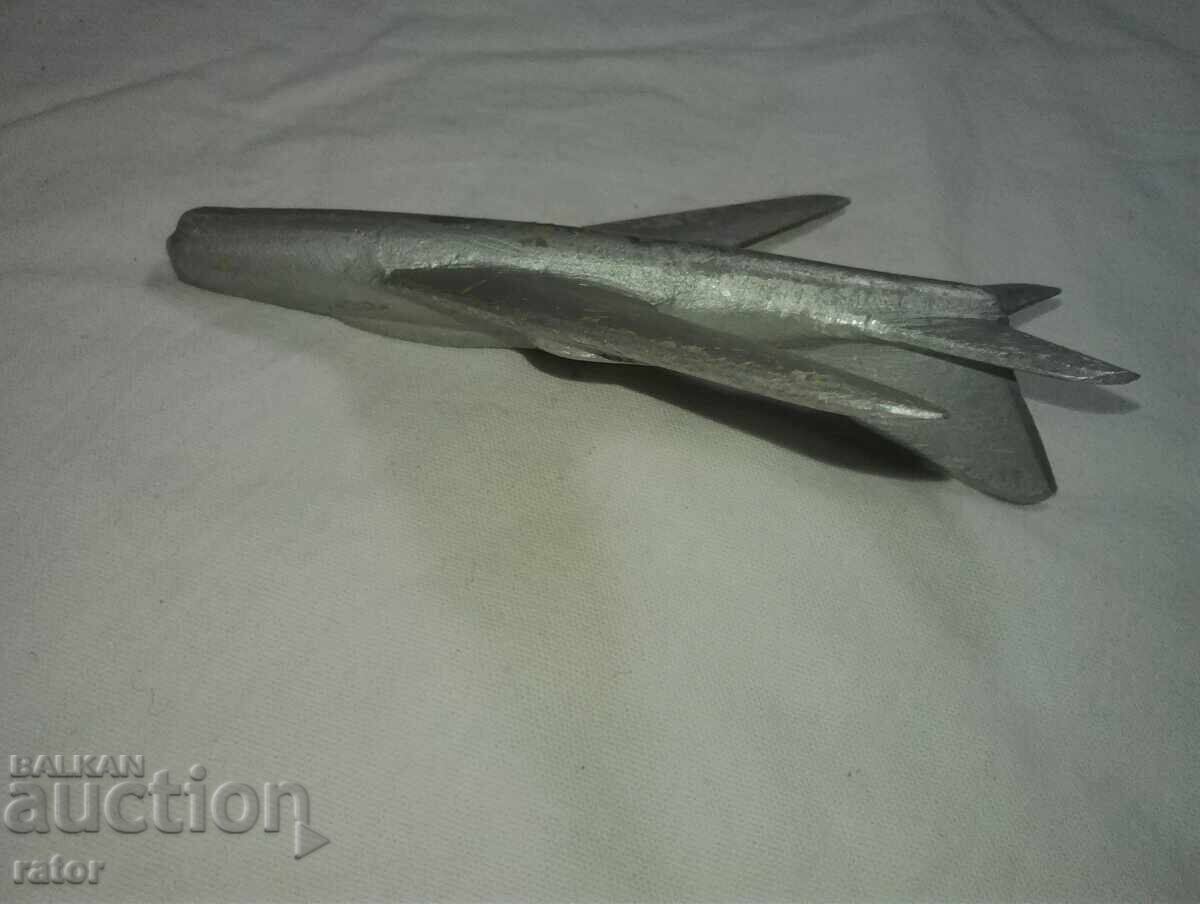 Παράδοση Πολύ παλιό μεταλλικό αεροπλανάκι, αεροπλάνο Παράδοση Πολύ παλιό μεταλλικό αεροπλανάκι, αεροπλάνο