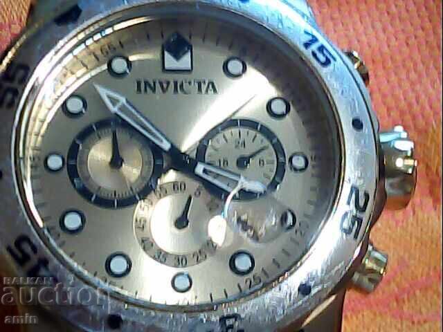 Beautiful 4-hour Invicta watch works perfectly