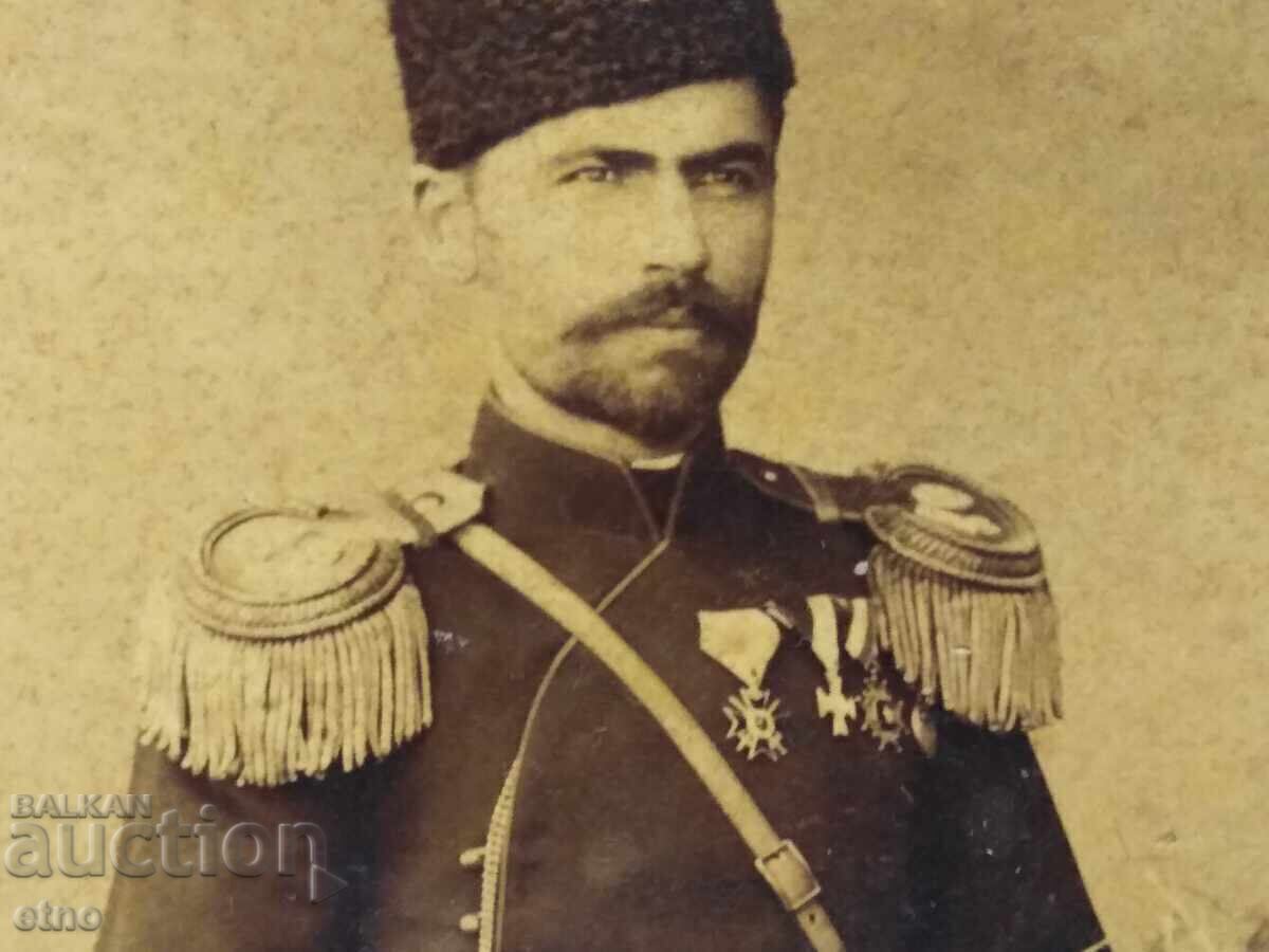 Παράδοση ΜΑΙΟΡ ΣΤΟΓΙΑΝ ΜΠΟΤΟΥΣΑΡΟΦ, ΦΩΤΟΓΡΑΦΙΑ ΣΕ ΧΑΡΤΟΝΙ, ΤΕΛΗ ΤΟΥ 19ου ΑΙΩΝΑ, ΣΠΑΘΙ