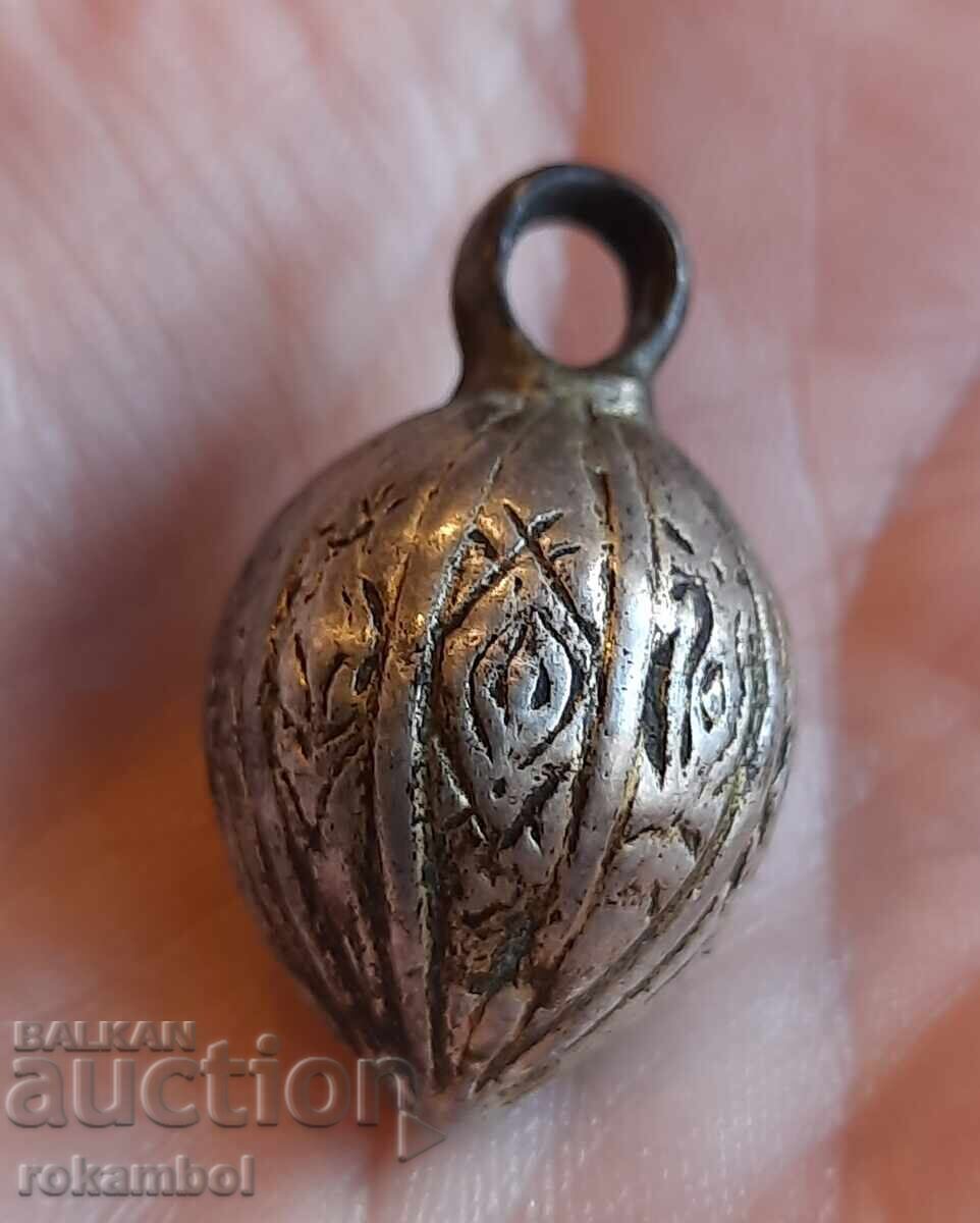 Παλαιό ασημένιο κουμπί/ λεγόμενο τσαρικό/ με τιμή 140.00 BGN | € 71.58 Παλαιό ασημένιο κουμπί/ λεγόμενο τσαρικό/ με τιμή 140.00 BGN | € 71.58