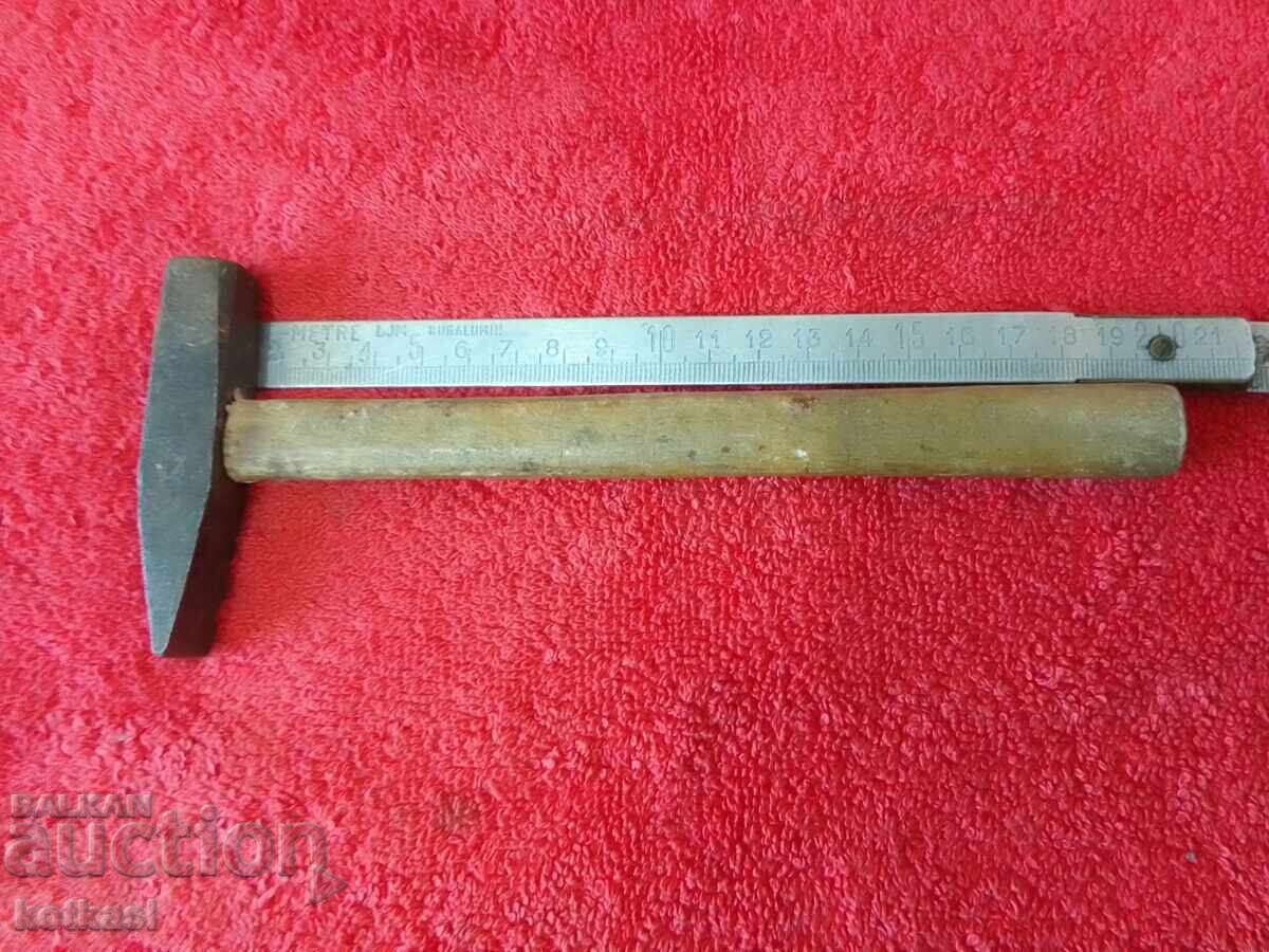 Old small metal 131 gram hammer