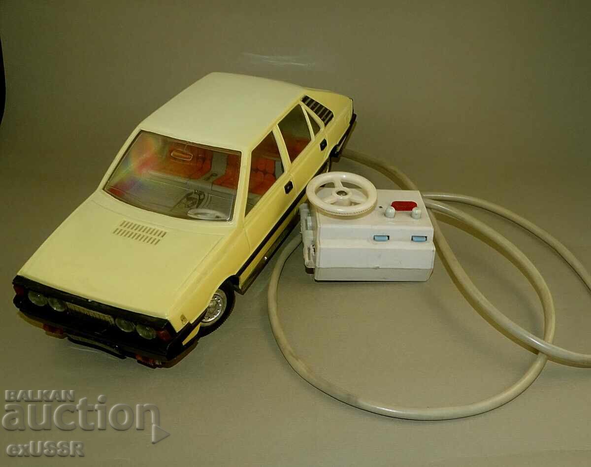 Mașinuță de jucărie veche Polonez FSO Polonez cu baterie
