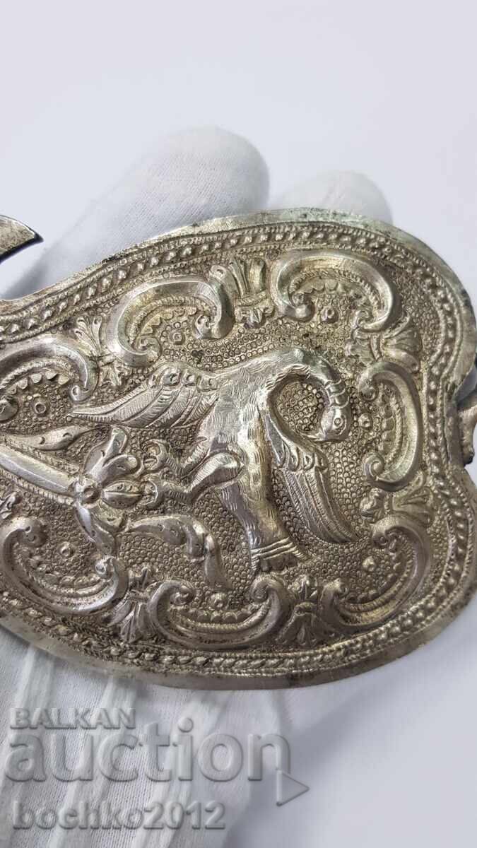 Jumătate de pafta argintată din perioada Renașterii Naționale Gabrovo secolul XIX cu preț 195.00 BGN | € 99.70