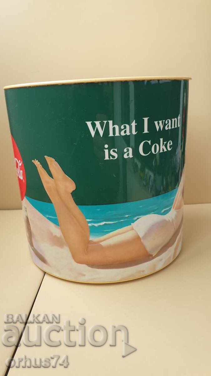 COCA-COLA Lădiță vintage cu preț 50.00 BGN | € 25.56