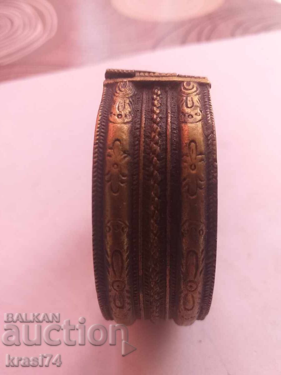 Old bracelet with price 30.00 BGN | € 15.34 Old bracelet with price 30.00 BGN | € 15.34