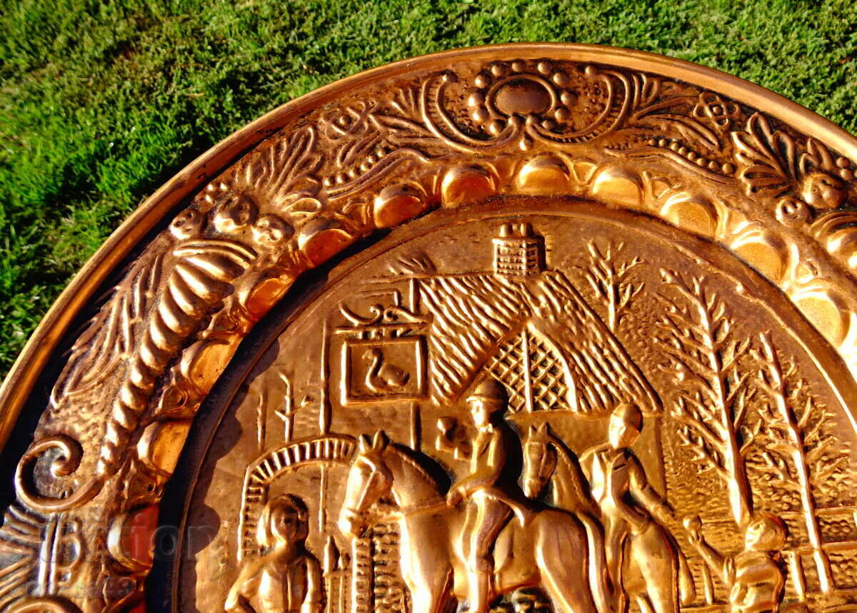 Panou de cupru, farfurie cu scenă de vânătoare în relief, călăreți, câini cu preț 39.00 BGN | € 19.94 Panou de cupru, farfurie cu scenă de vânătoare în relief, călăreți, câini cu preț 39.00 BGN | € 19.94