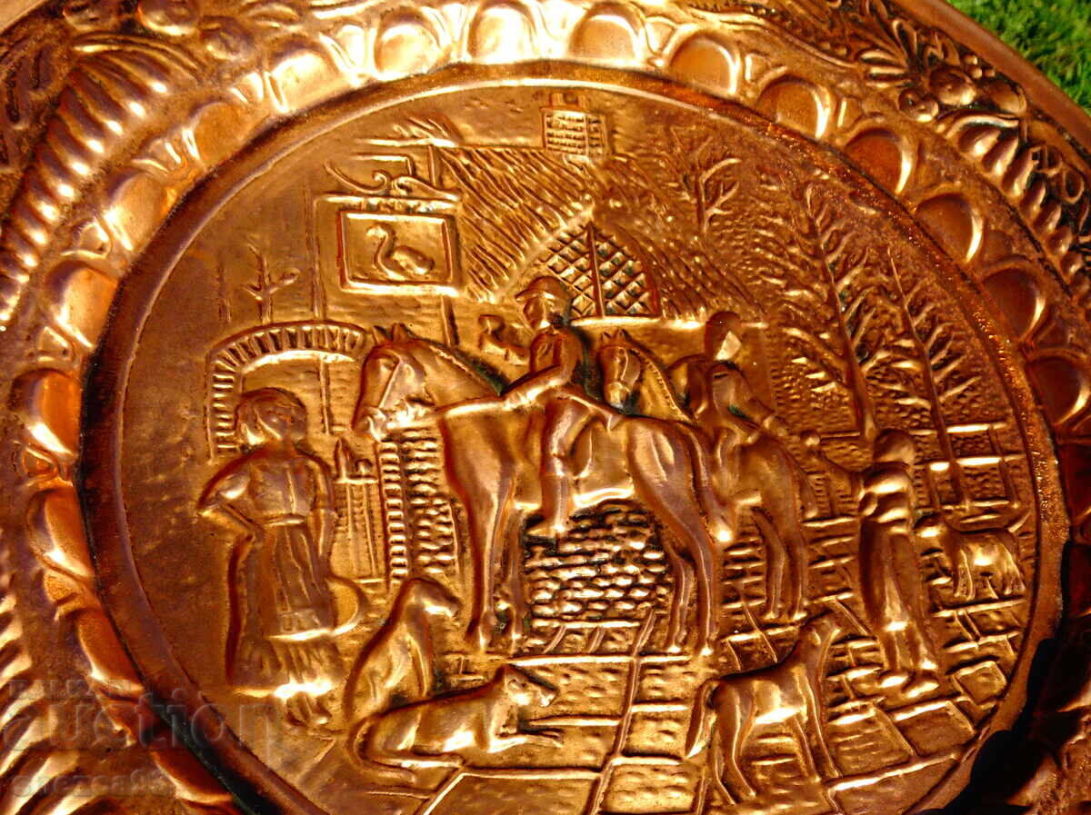 Licitație Panou de cupru, farfurie cu scenă de vânătoare în relief, călăreți, câini Licitație Panou de cupru, farfurie cu scenă de vânătoare în relief, călăreți, câini