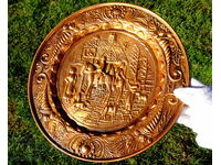 Panou de cupru, farfurie cu scenă de vânătoare în relief, călăreți, câini