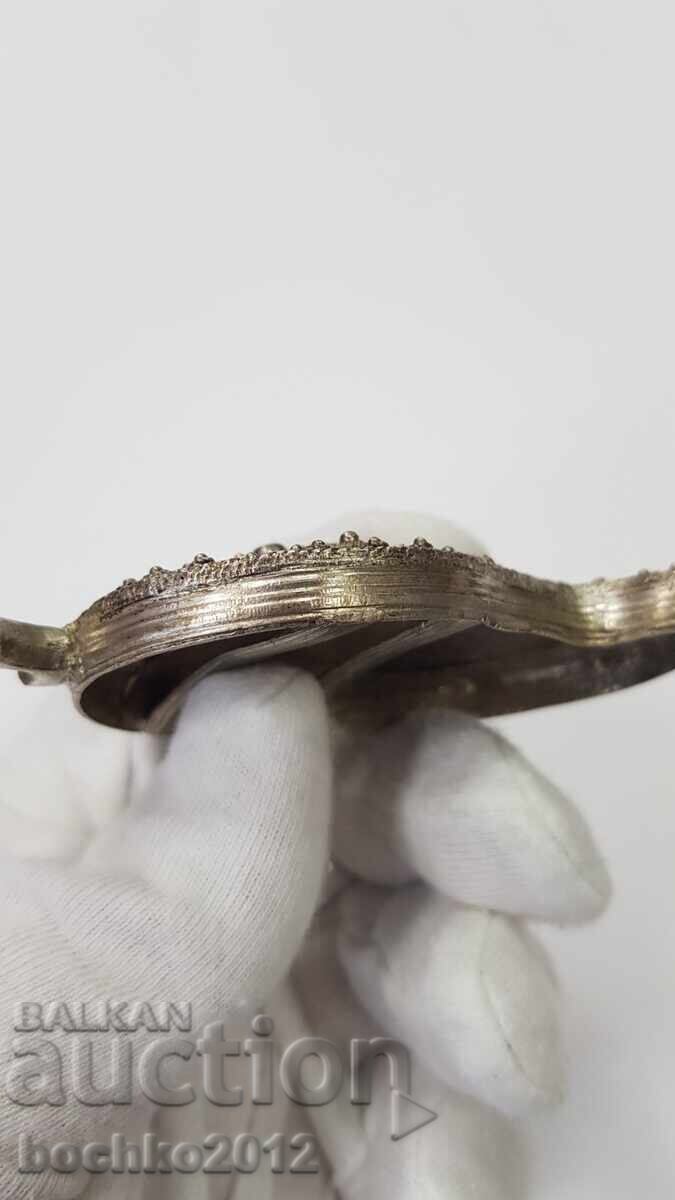 Jumătate de pafta din argint de înaltă calitate, filigran - secolul al XIX-lea cu preț 190.00 BGN | € 97.15