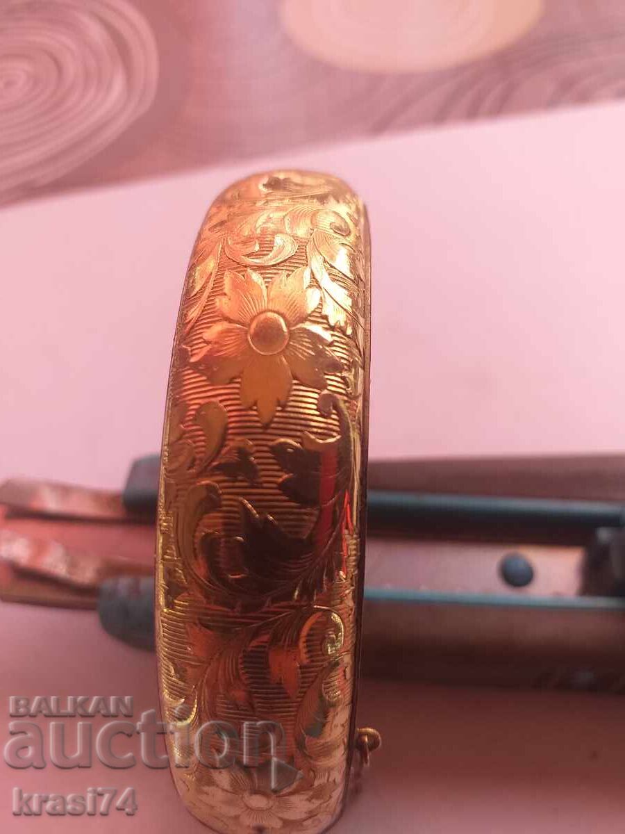 Позлатена гривна