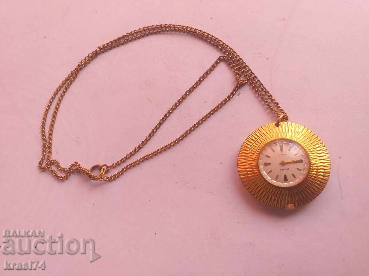 Ceas cu medalion aurit Ceas cu medalion aurit