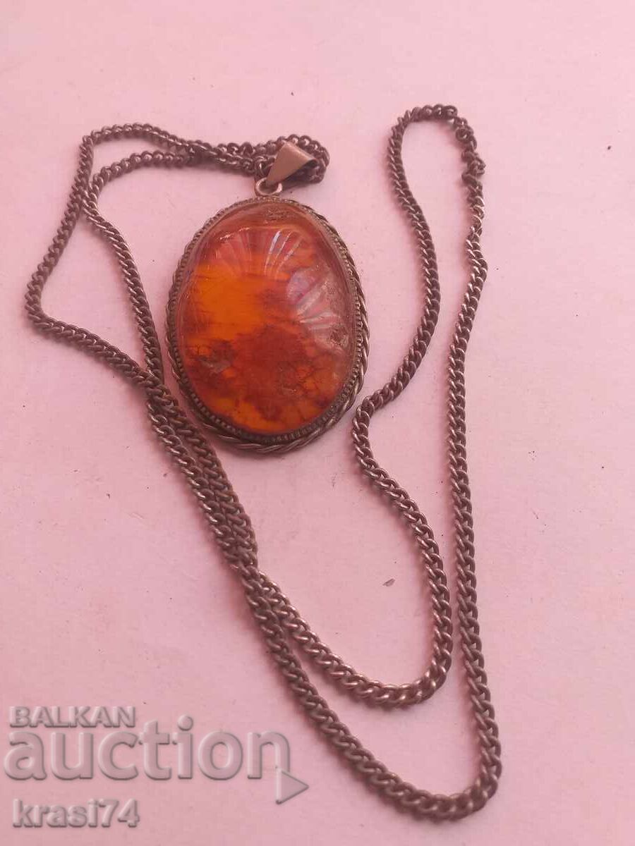 Κολιέ με κεχριμπάρι με τιμή 30.00 BGN | € 15.34 Κολιέ με κεχριμπάρι με τιμή 30.00 BGN | € 15.34