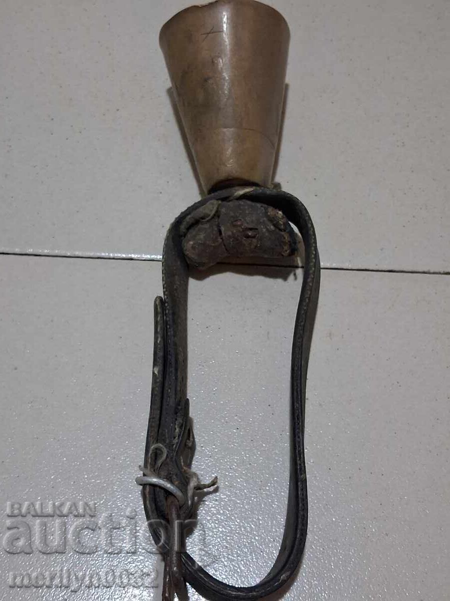 Аукцион Стар бронзов чан с ремък каиш за врата хлопка, звънец Аукцион Стар бронзов чан с ремък каиш за врата хлопка, звънец