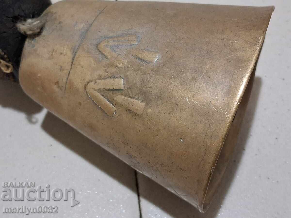 Стар бронзов чан с ремък каиш за врата хлопка, звънец Стар бронзов чан с ремък каиш за врата хлопка, звънец