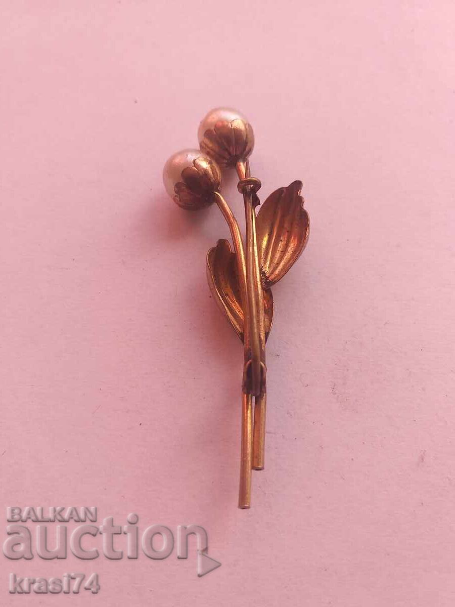 Gilded brooch with price 15.00 BGN | € 7.67 Gilded brooch with price 15.00 BGN | € 7.67