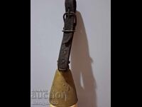 Vechi ceaun de bronz cu curea pentru gât, clopot, clopoțel