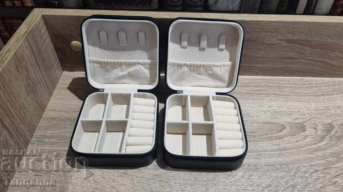 Două cutii pentru bijuterii