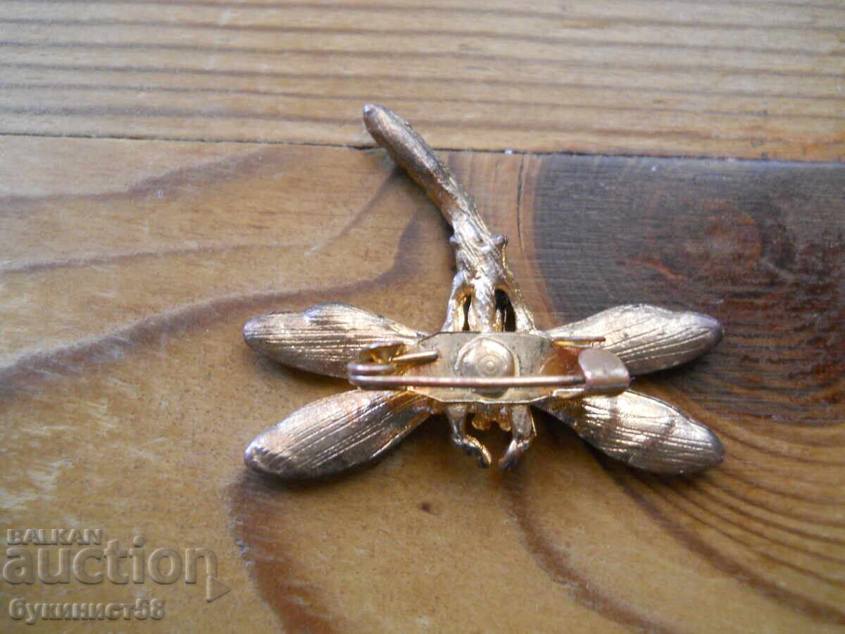 Veche broșă de bronz cu email cu preț 10.00 BGN | € 5.11