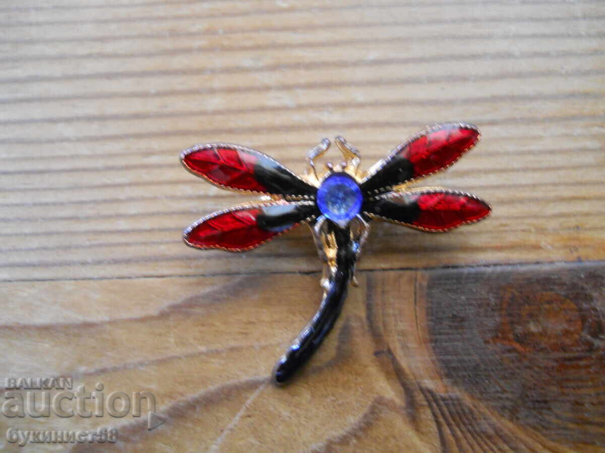 Veche broșă de bronz cu email