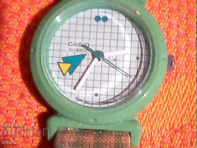 2 pcs. 4 watches originals, working, no batteries with price 10.00 BGN | € 5.11