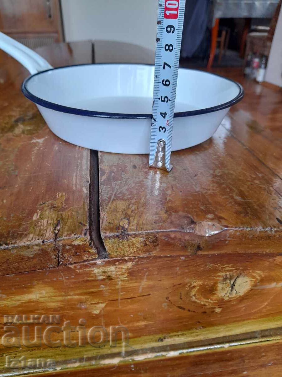 Delivery of Old enamel pan