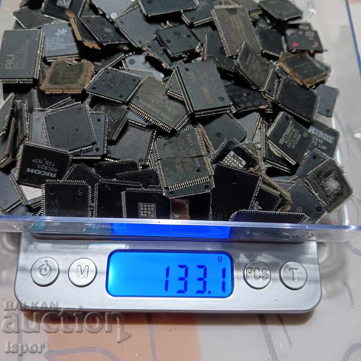 133 g mix de chipsuri mici și subțiri cu preț 40.00 BGN | € 20.45