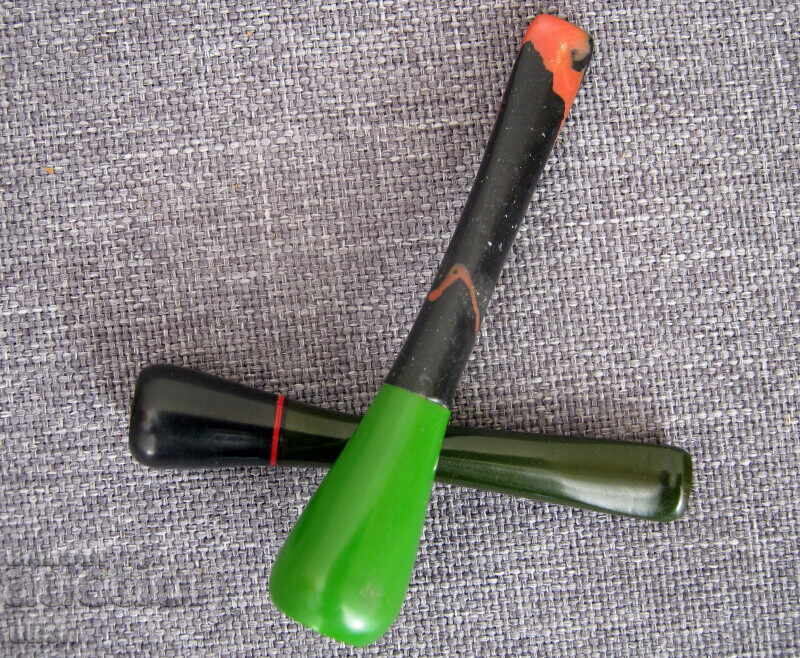 2 țigări vechi din bachelită colorate, țigară din bachelită cu preț 30.00 BGN | € 15.34