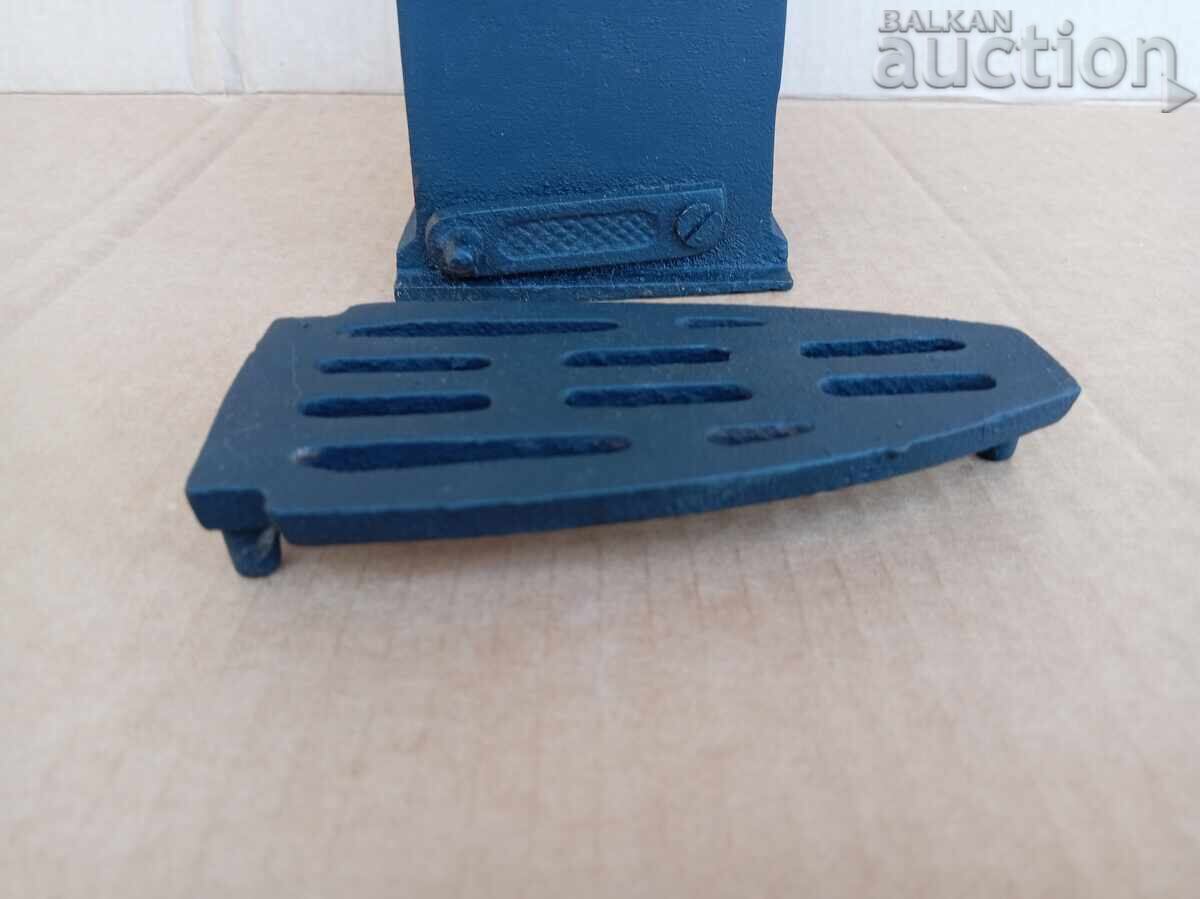 Fier de călcat vechi de tren cu cărbuni și grătar - 5