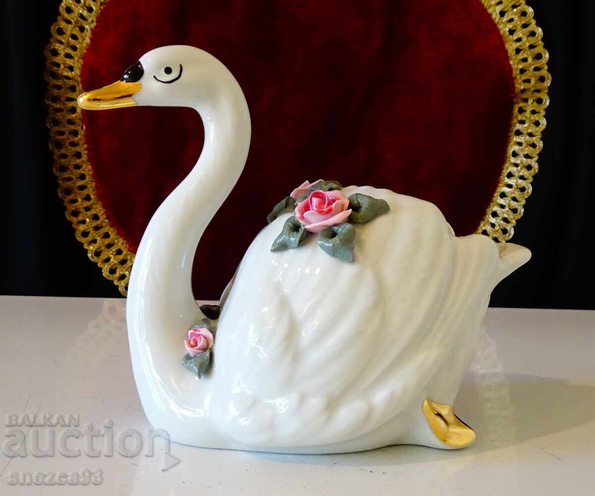 Licitație Figurină, vază Lebădă porțelan Dresden, trandafiri Licitație Figurină, vază Lebădă porțelan Dresden, trandafiri