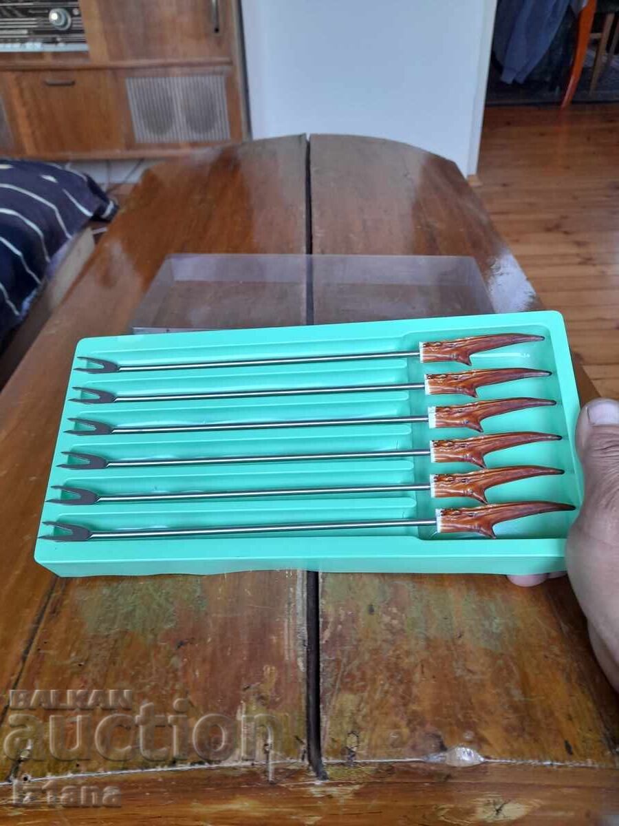 Old fondue forks with price 37.00 BGN | € 18.92