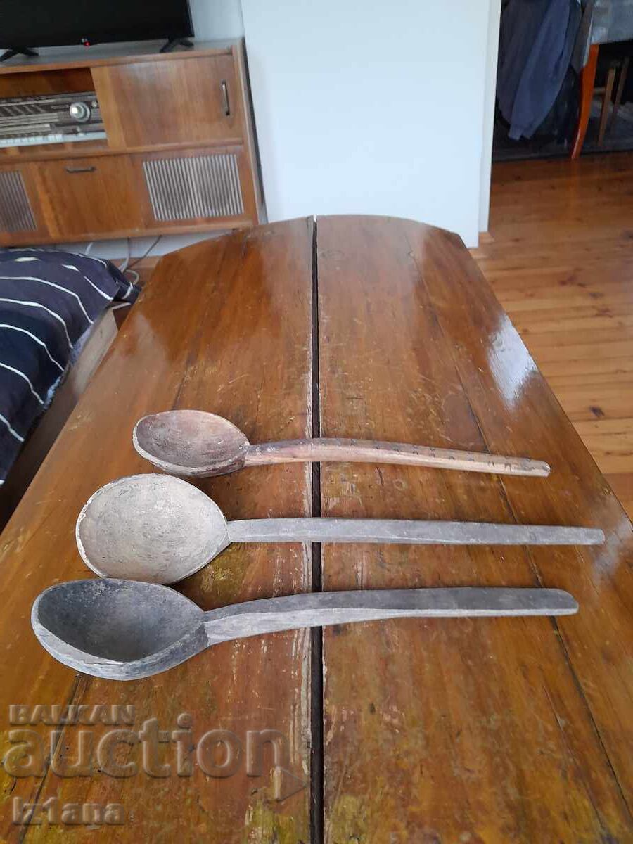 Παλιά Ξύλινη Κουτάλα, κουτάλια