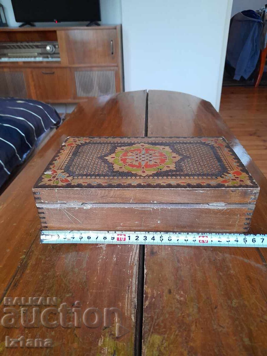 Licitație Cutie veche din lemn Licitație Cutie veche din lemn