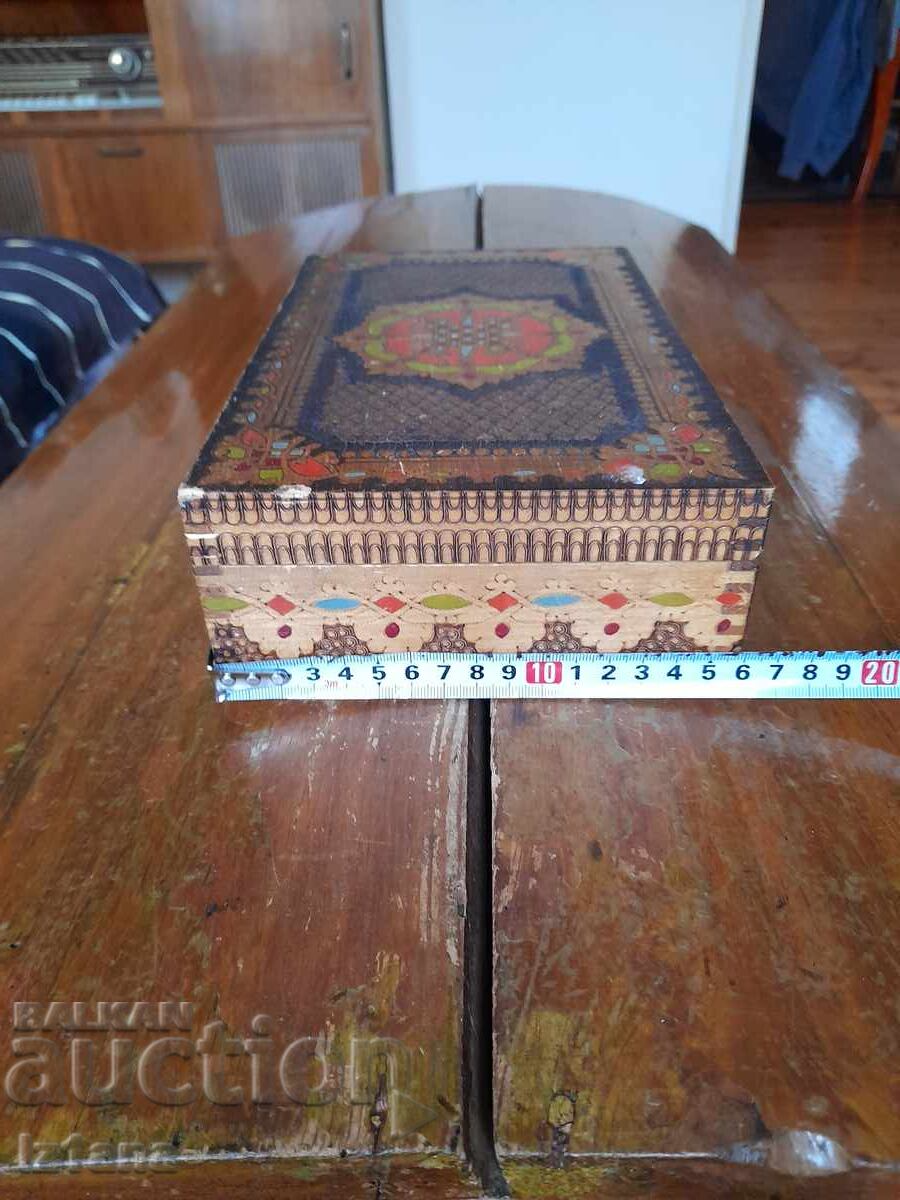 Livrarea Cutie veche din lemn Livrarea Cutie veche din lemn