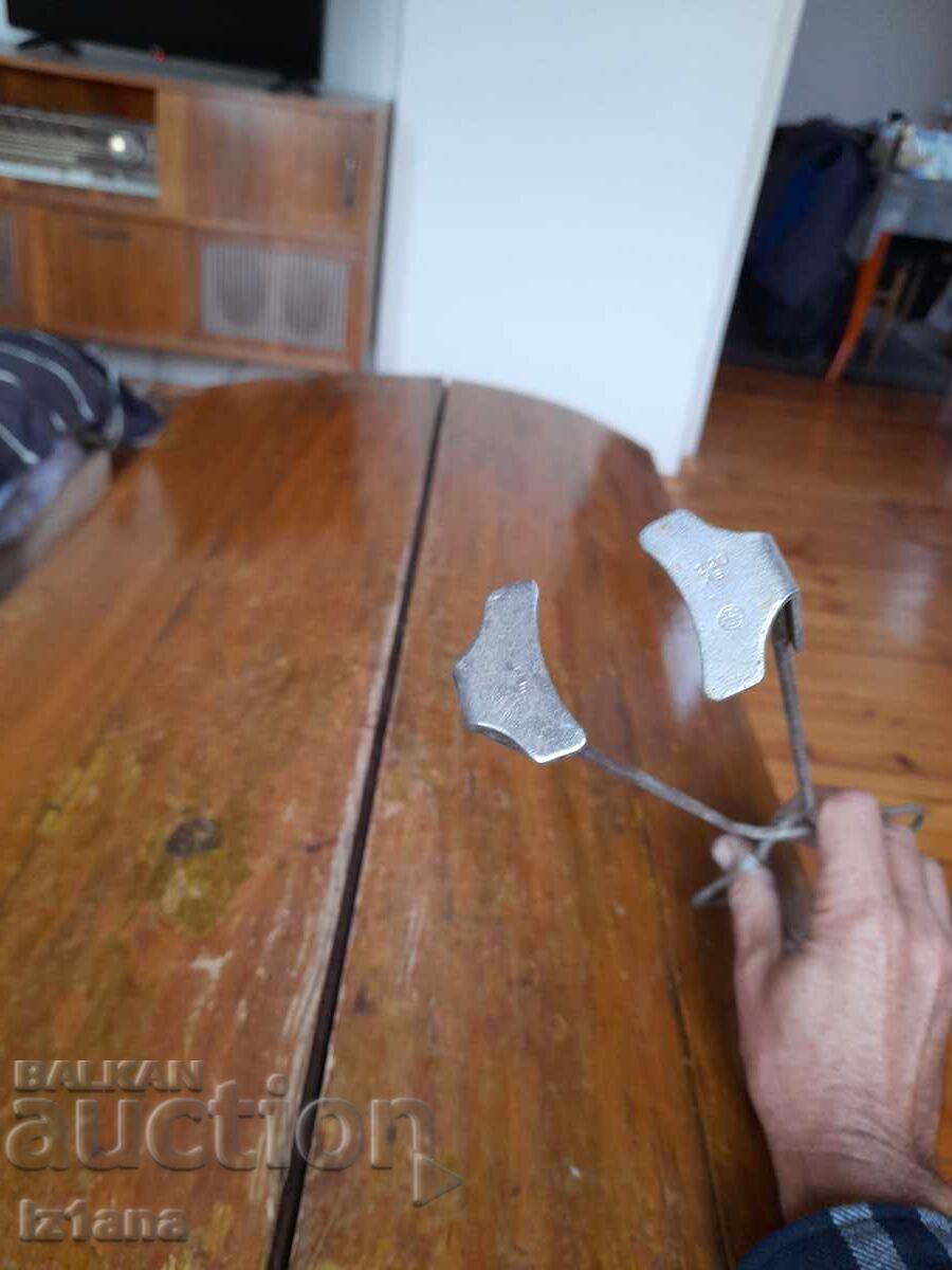 Παράδοση Παλιά λαβίδα, συσκευή για την αφαίρεση βάζων Παράδοση Παλιά λαβίδα, συσκευή για την αφαίρεση βάζων