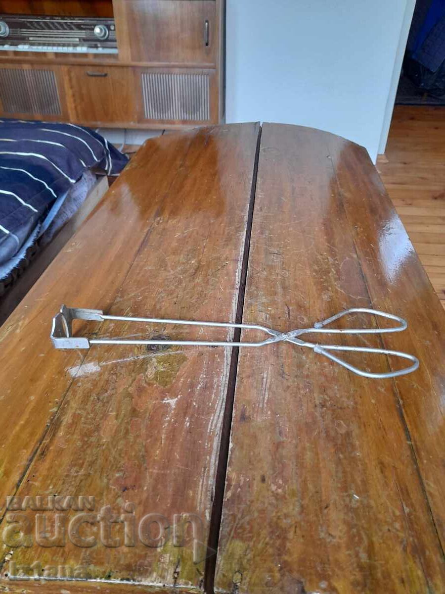 Παλιά λαβίδα, συσκευή για την αφαίρεση βάζων Παλιά λαβίδα, συσκευή για την αφαίρεση βάζων