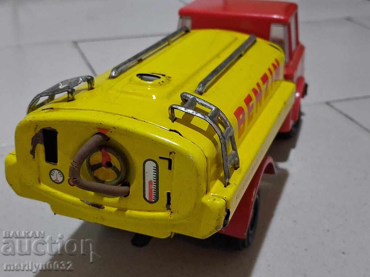 Παράδοση Γερμανικό μεταλλικό παιχνίδι αυτοκίνητο φορτηγό Ανατολικής Γερμανίας Παράδοση Γερμανικό μεταλλικό παιχνίδι αυτοκίνητο φορτηγό Ανατολικής Γερμανίας