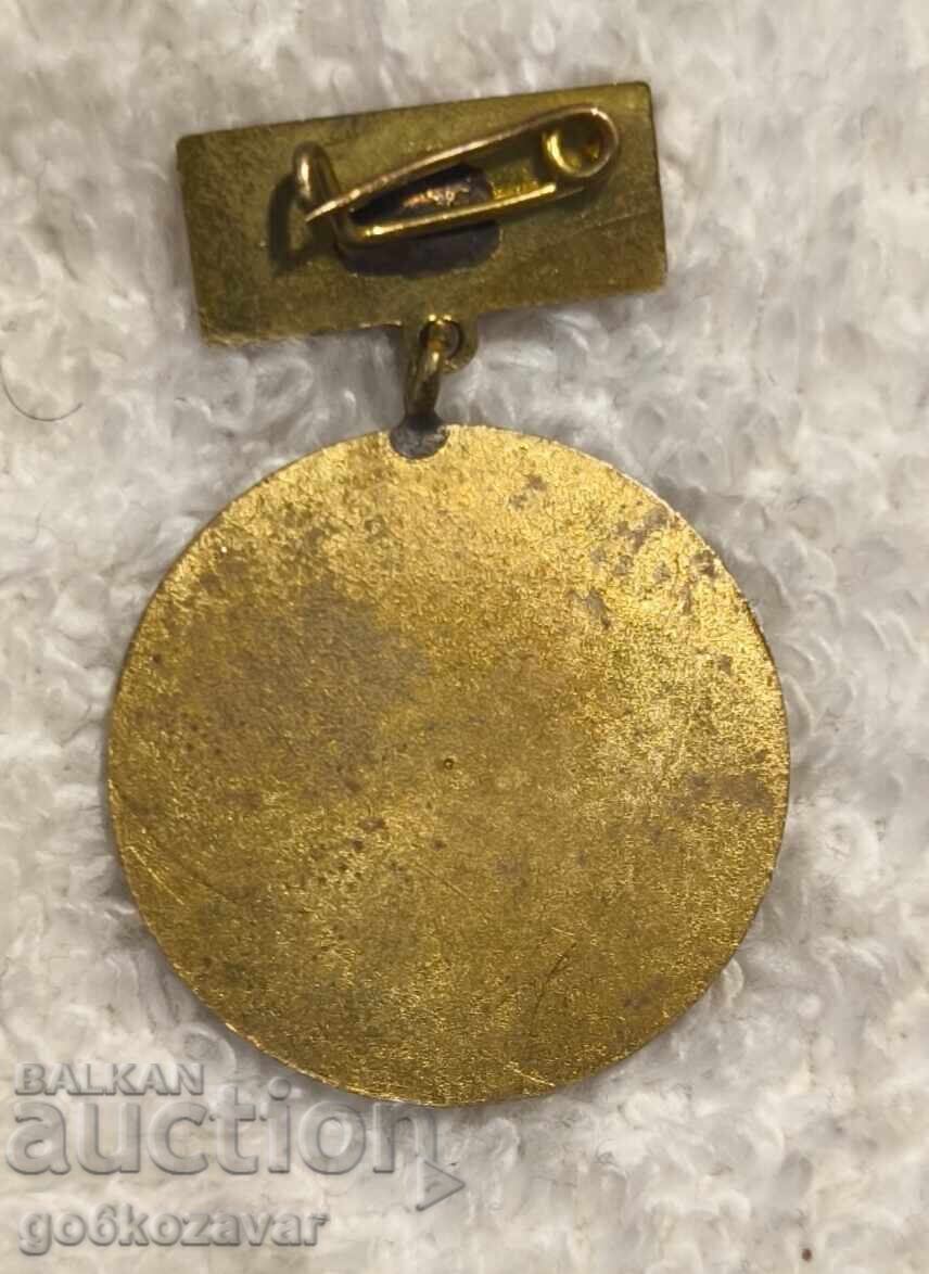 България медал Национална среща на първенците 1975г. с цена 2.00 лв. | € 1.02